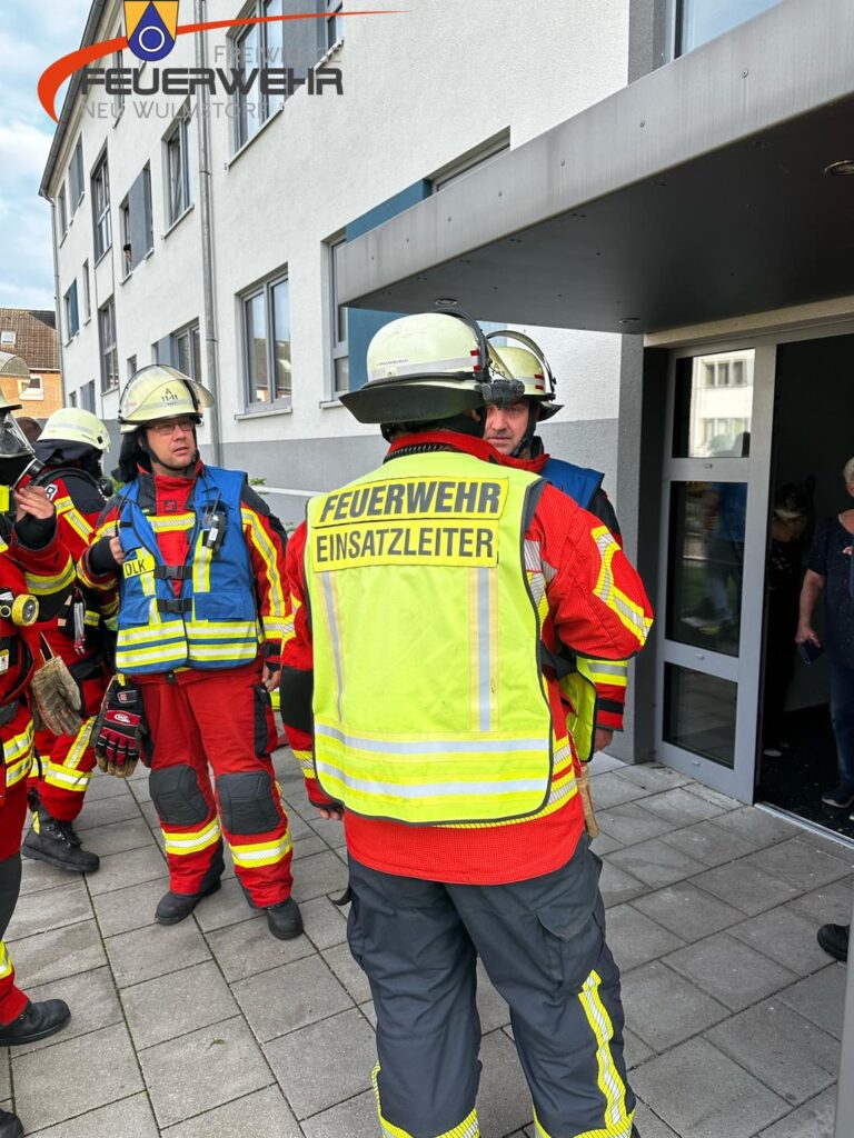 Mehr über den Artikel erfahren Piepender Rauchmelder mit Brandzeichen