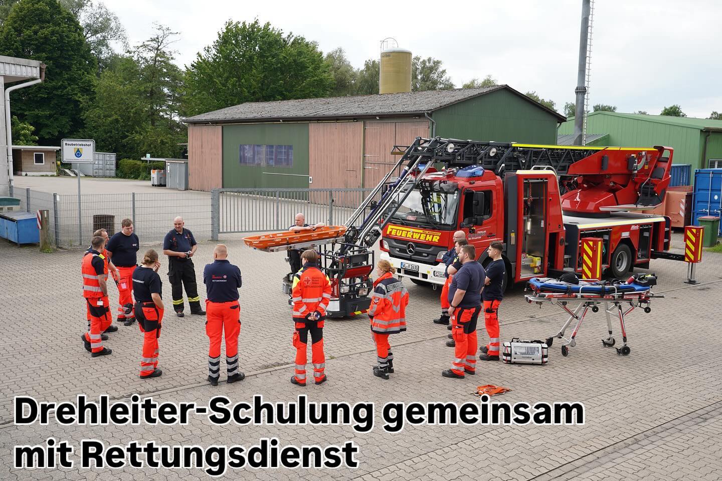 Du betrachtest gerade Drehleiter-Übungsdienst gemeinsam mit dem Rettungsdienst