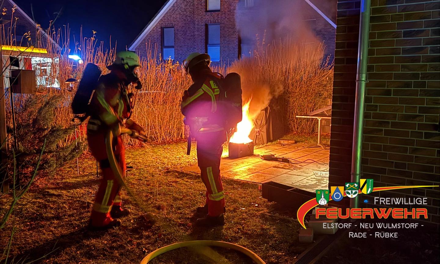 Du betrachtest gerade Feuer an Gebäude / auf Terrasse