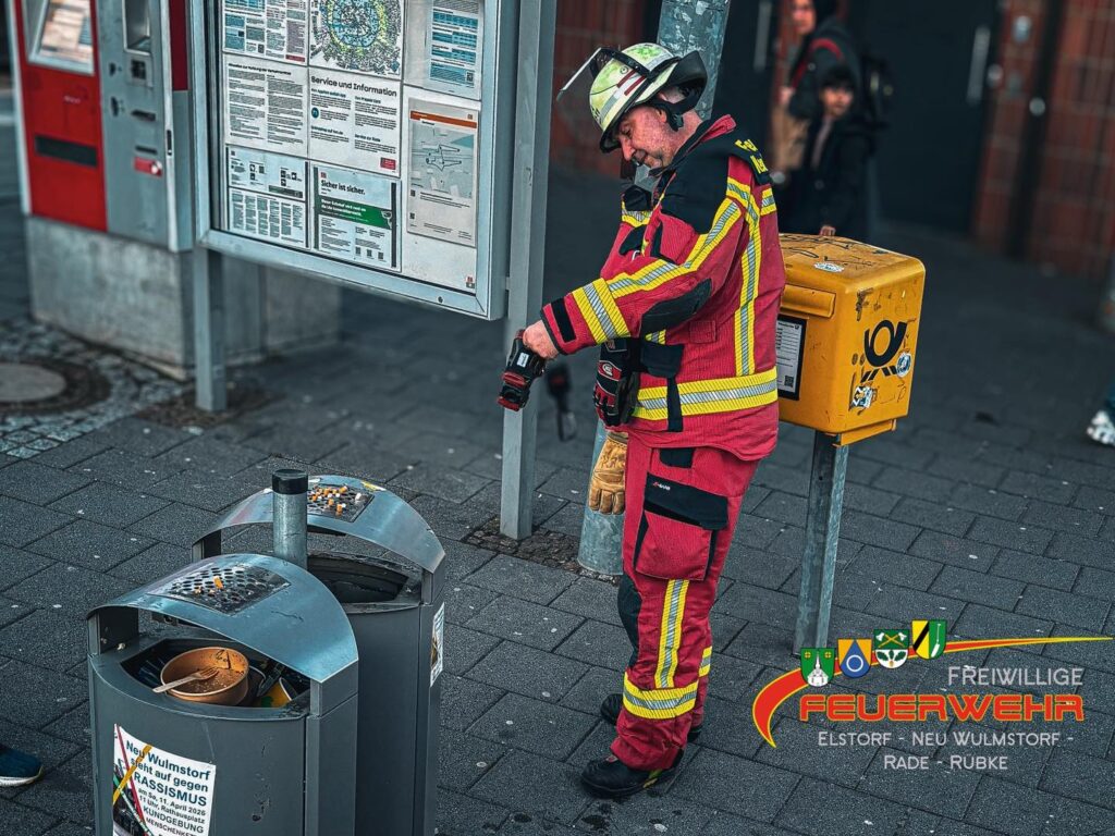 Mehr über den Artikel erfahren Brennender Mülleimer